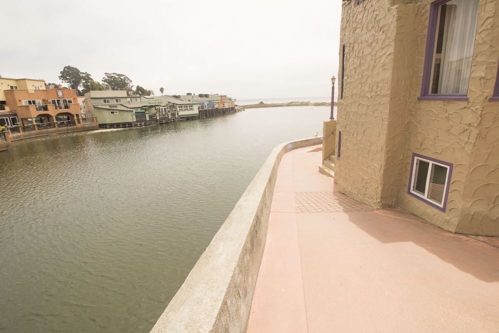 Capitola Venetian Hotel 54/60