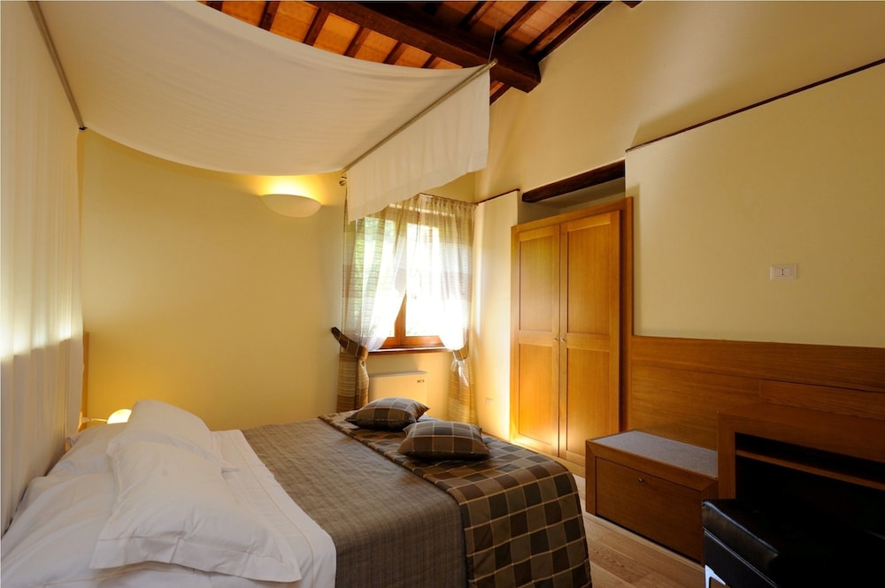 Guesia Village Hotel 11/78