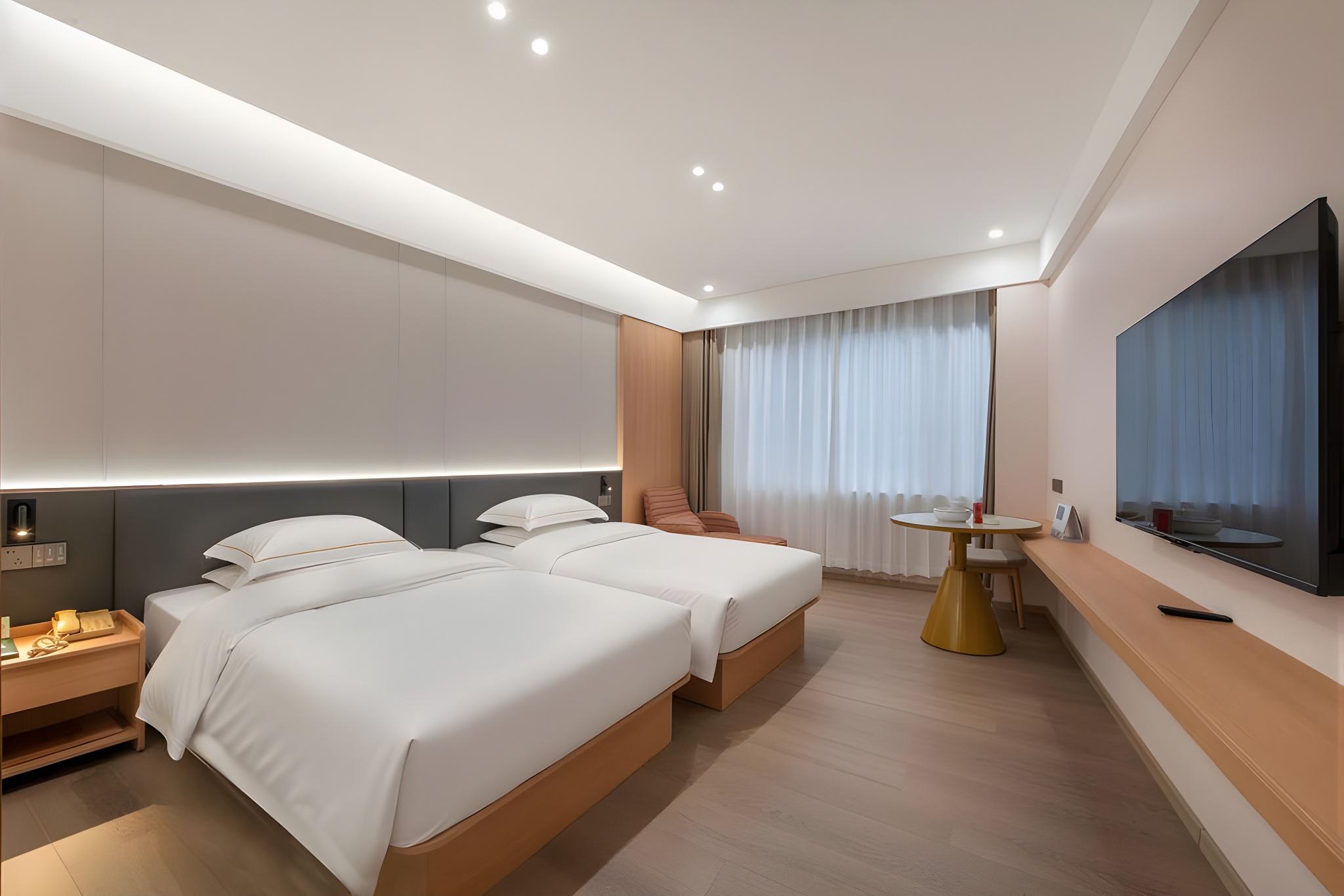 Scenic, City Center, Twin Beds