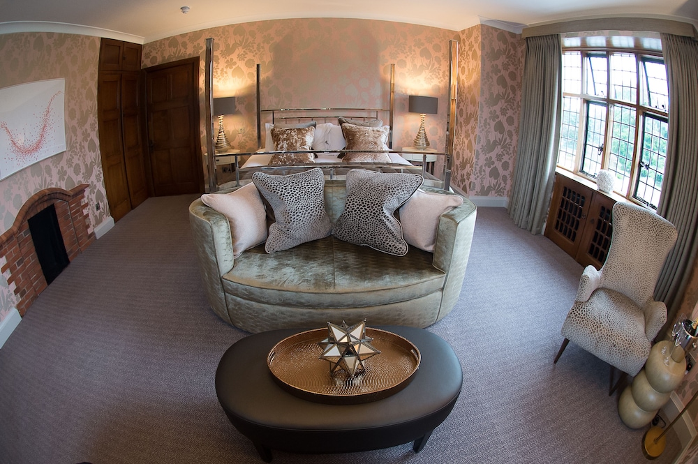 Hogarth S Stone Manor 46/73