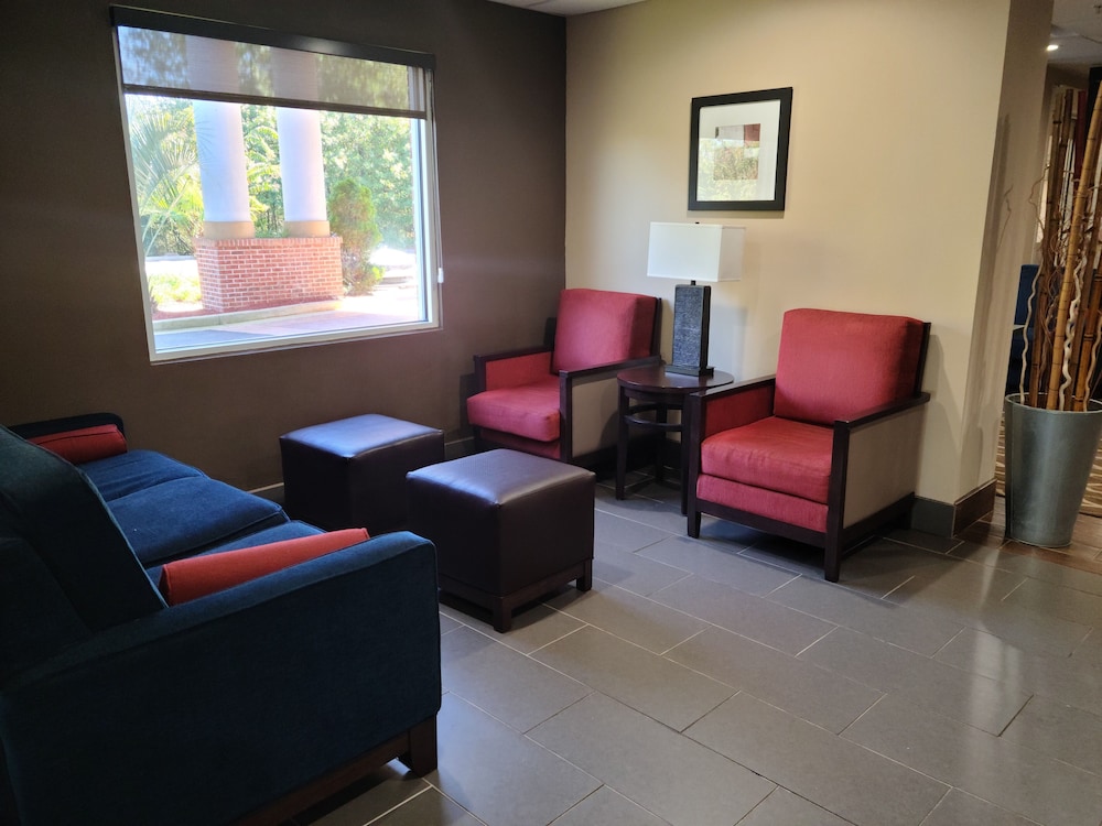 Comfort Suites Forsyth Near I-75 30/49