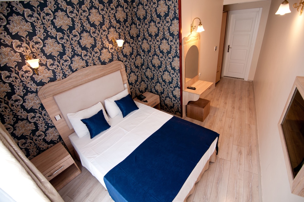 Artefes Hotel 30/70
