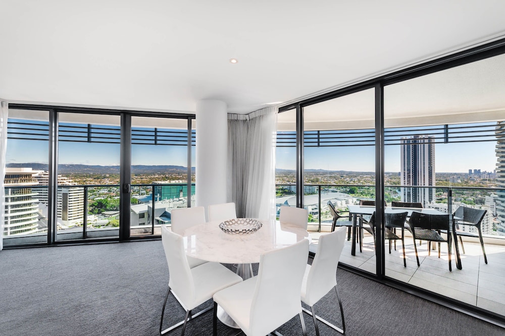 Peppers Broadbeach 52/68
