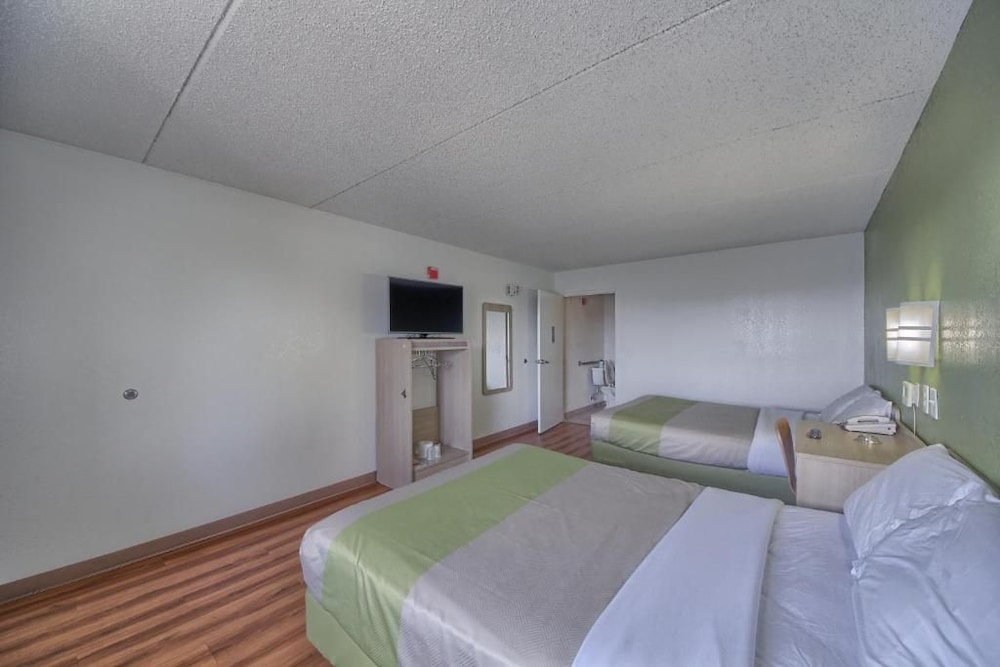 Motel6 San Antonio, TX - Northwest Medical Center 22/60