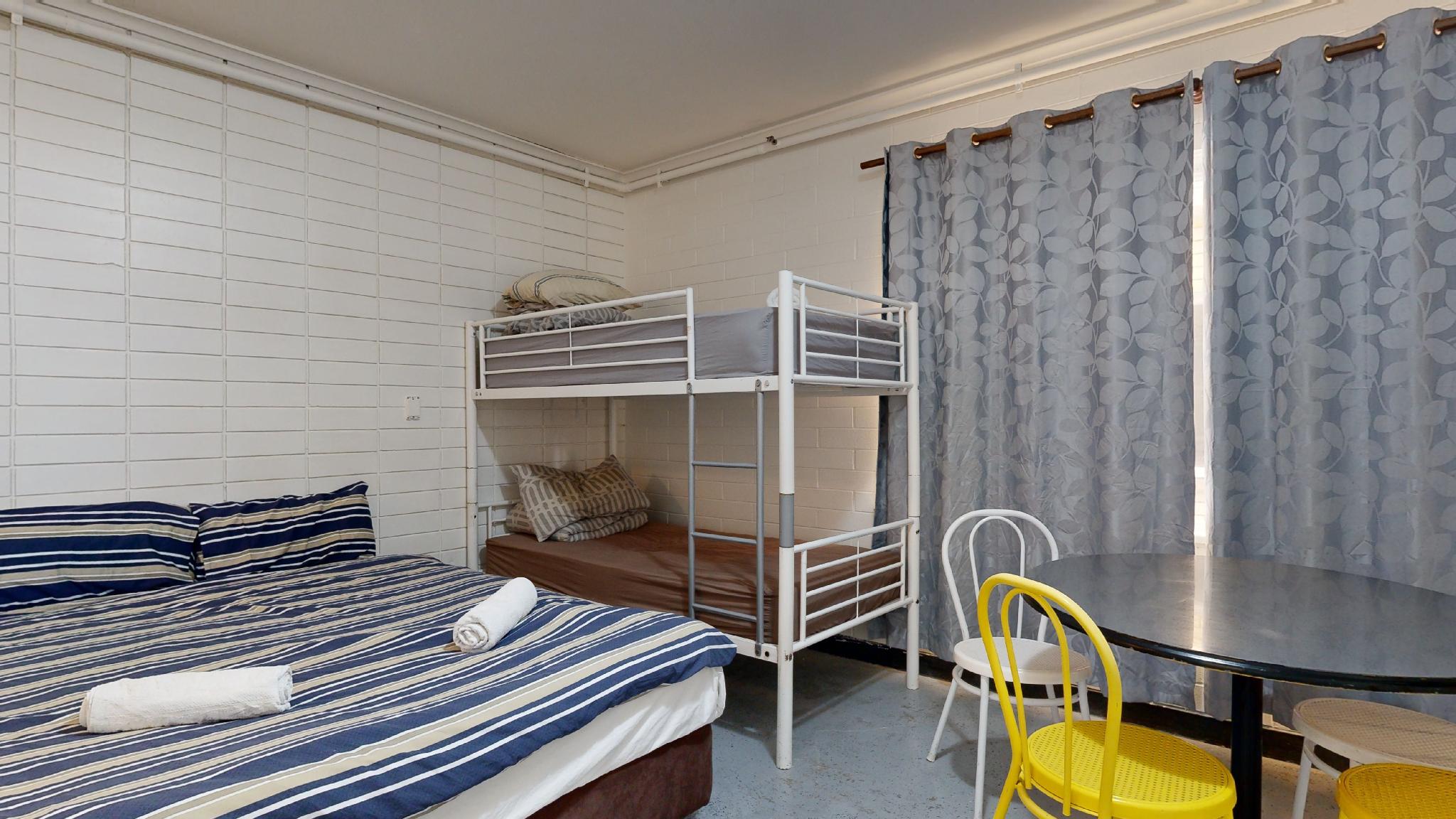 Adelaide Motel Backpackers 5/24