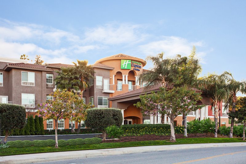 Holiday Inn Express Hotel & Suites Corona 4/57