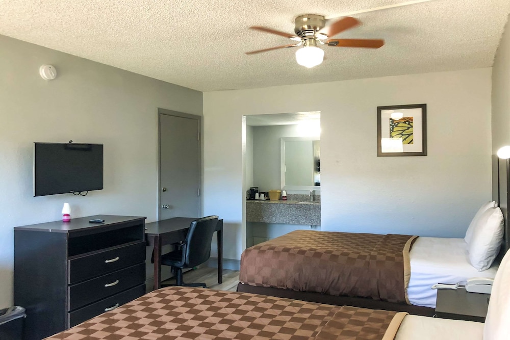 Rodeway Inn Sun City Center 27/46