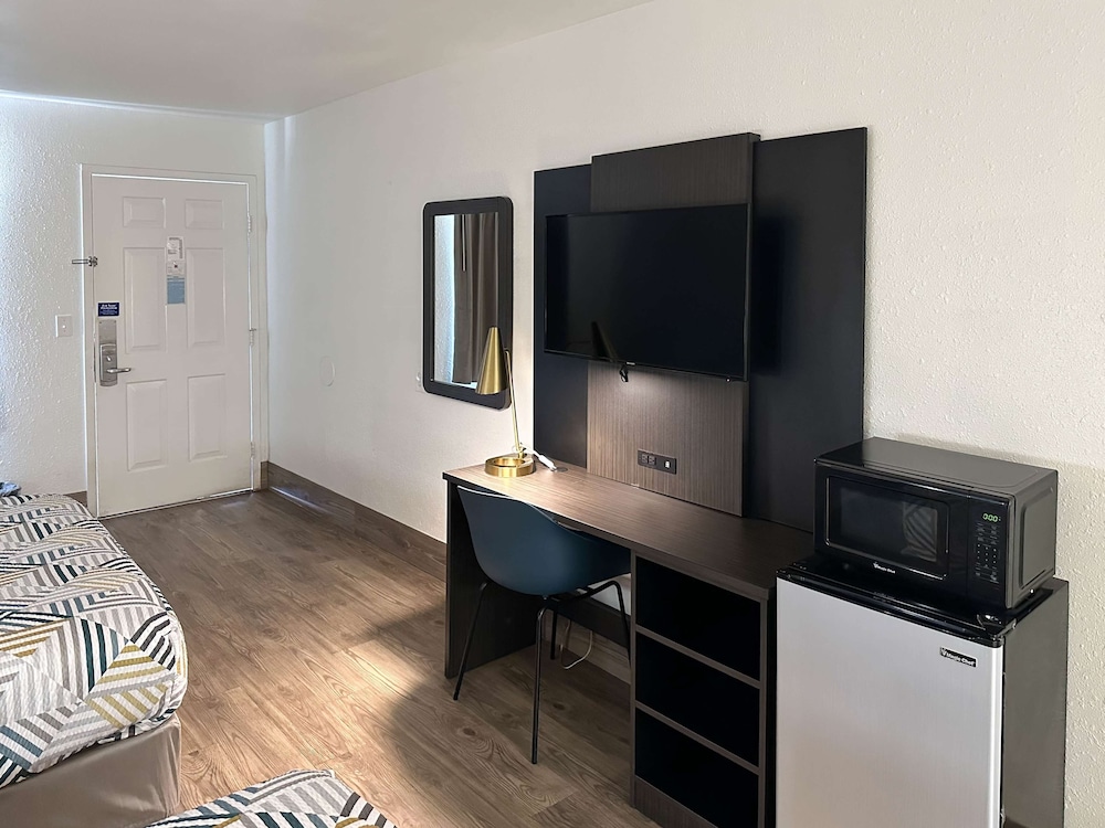 Motel6 Pooler, GA - Savannah Airport 30/50