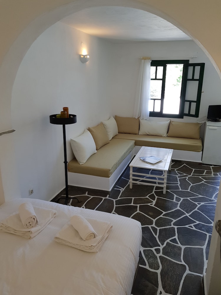 Andromeda Sifnos 10/50