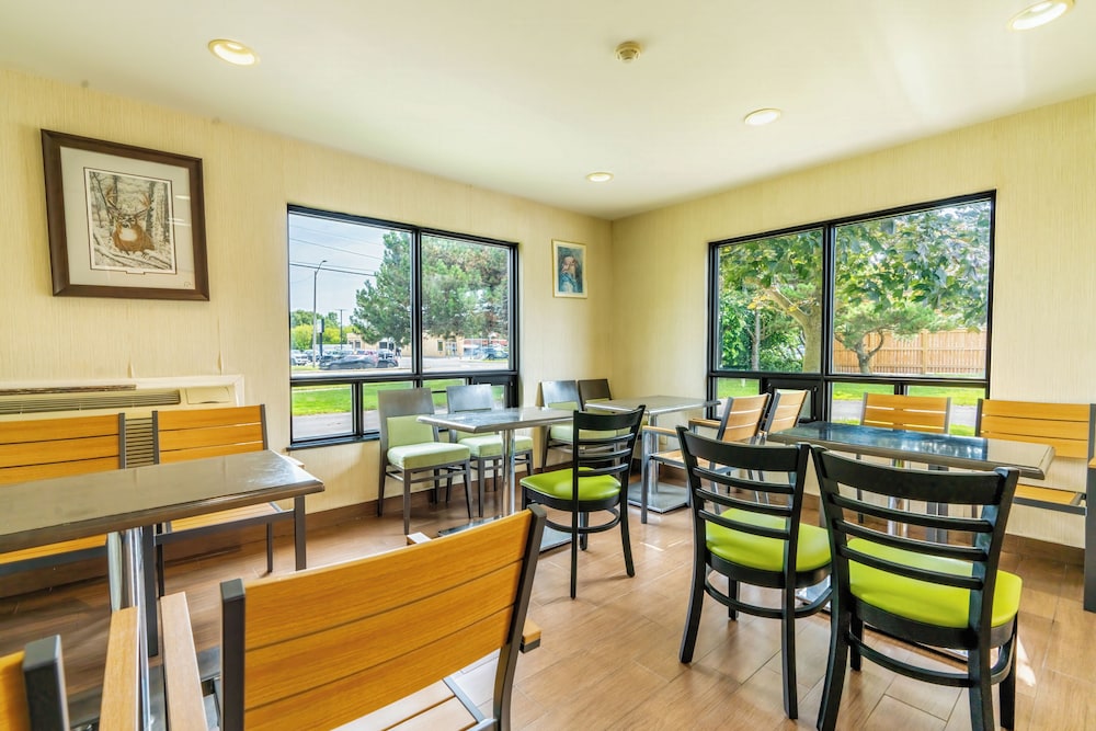 Ramada by Wyndham Kingston 34/50
