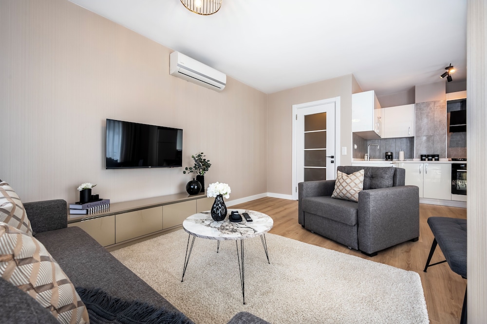 Ciragan Bosphorus Apartments 43/61