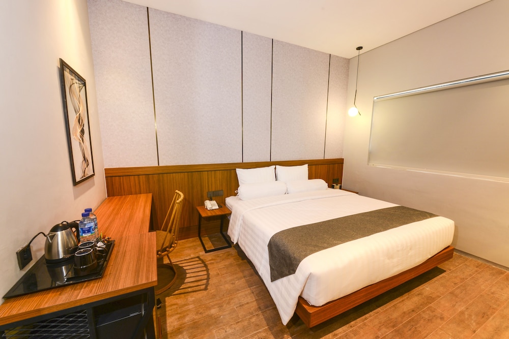 GRAND, DOUBLE BED