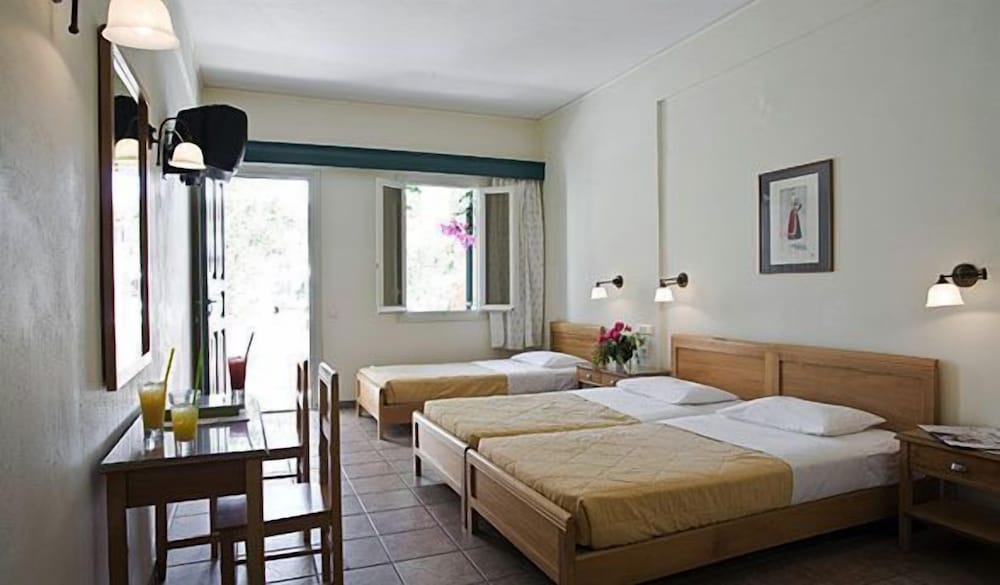ROOM, TRIPLE