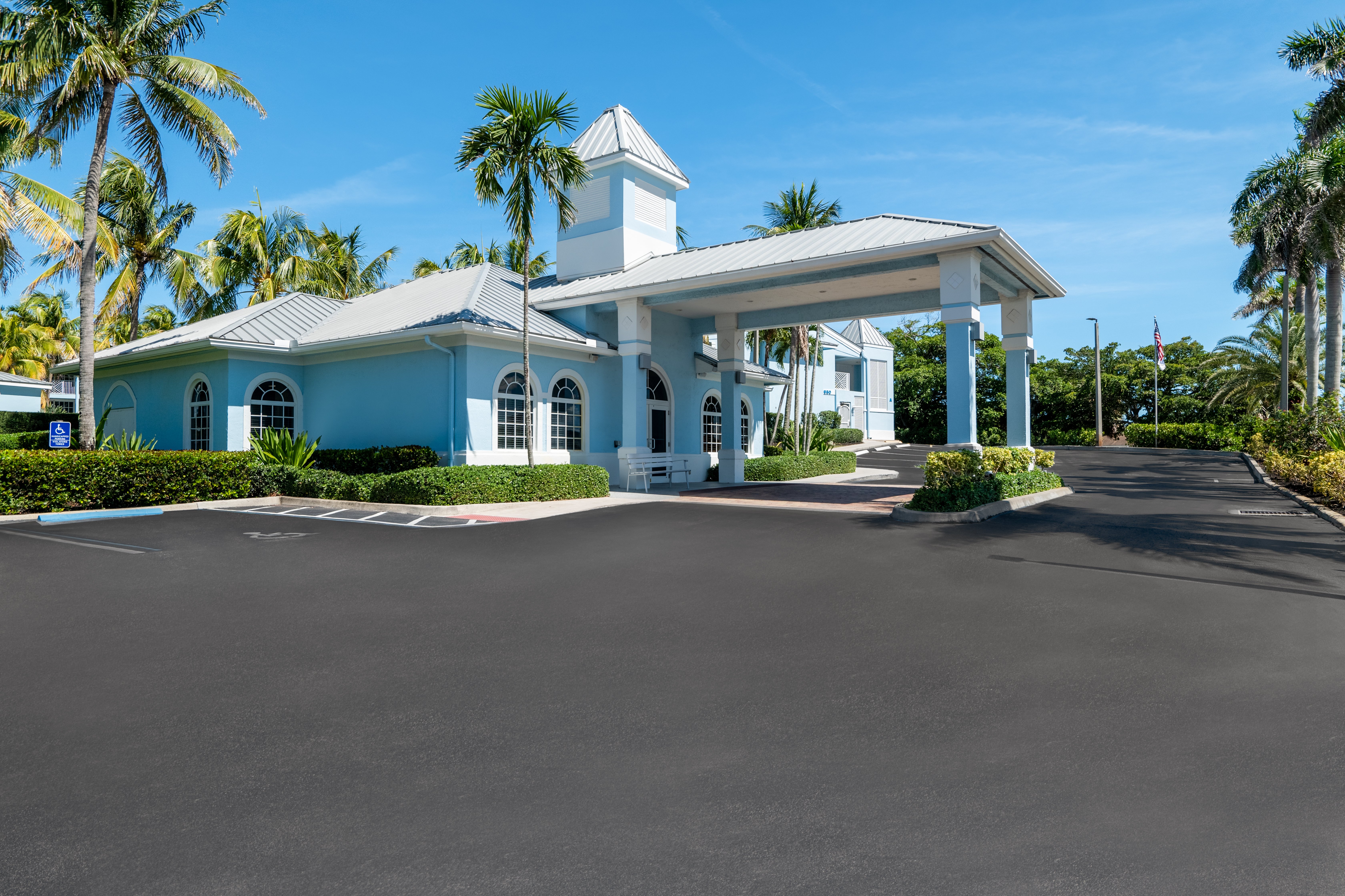 Holiday Inn Express North Palm Beach Oceanview 75/81