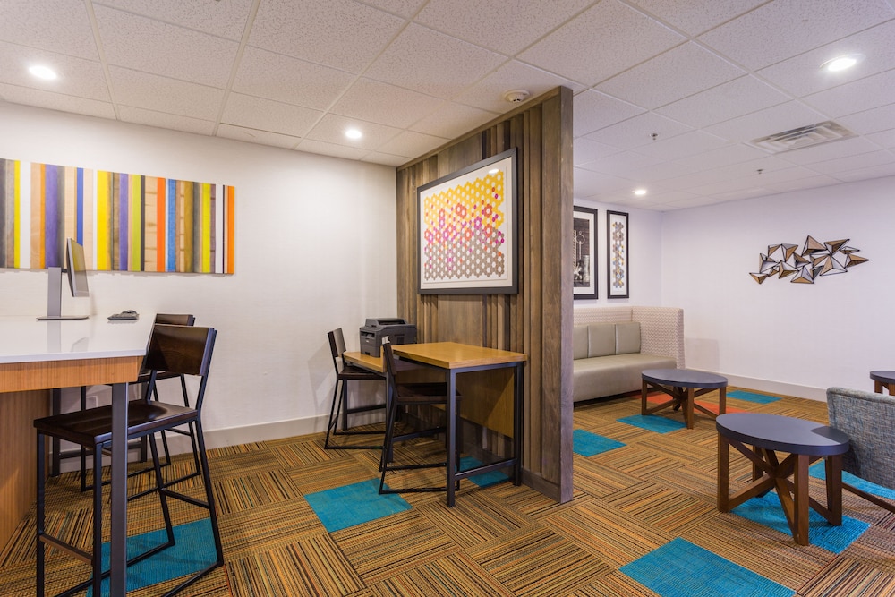 Holiday Inn Express Petersburg 54/70