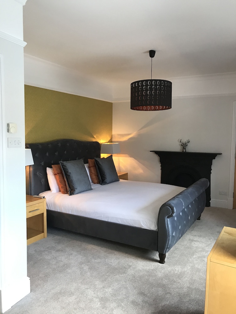 SUPERIOR, DOUBLE OR TWIN BED