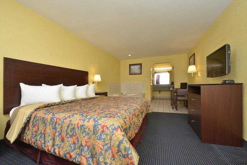 Best Western Gun Barrel City Inn 12/27