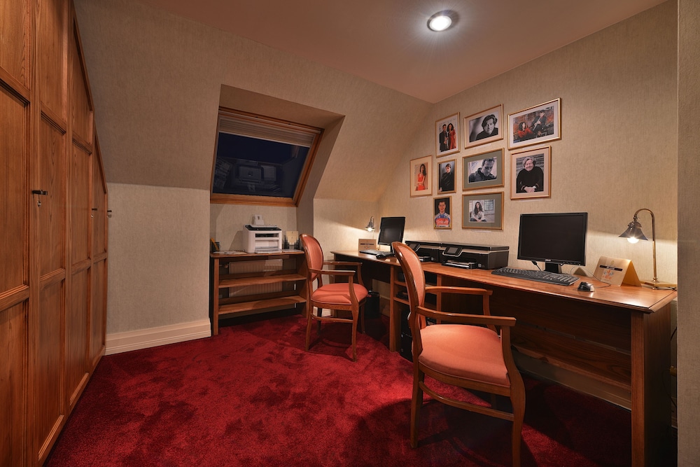 Marrol S Hotel 38/46