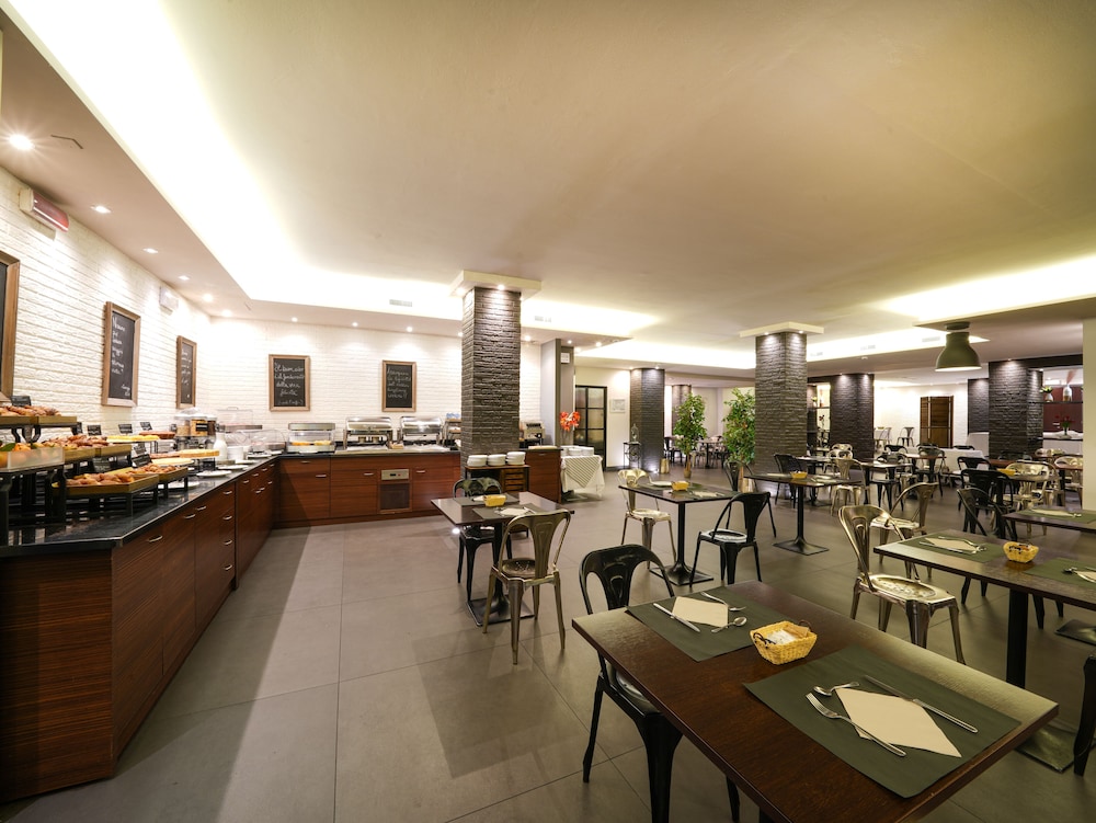 restaurant cafeteria