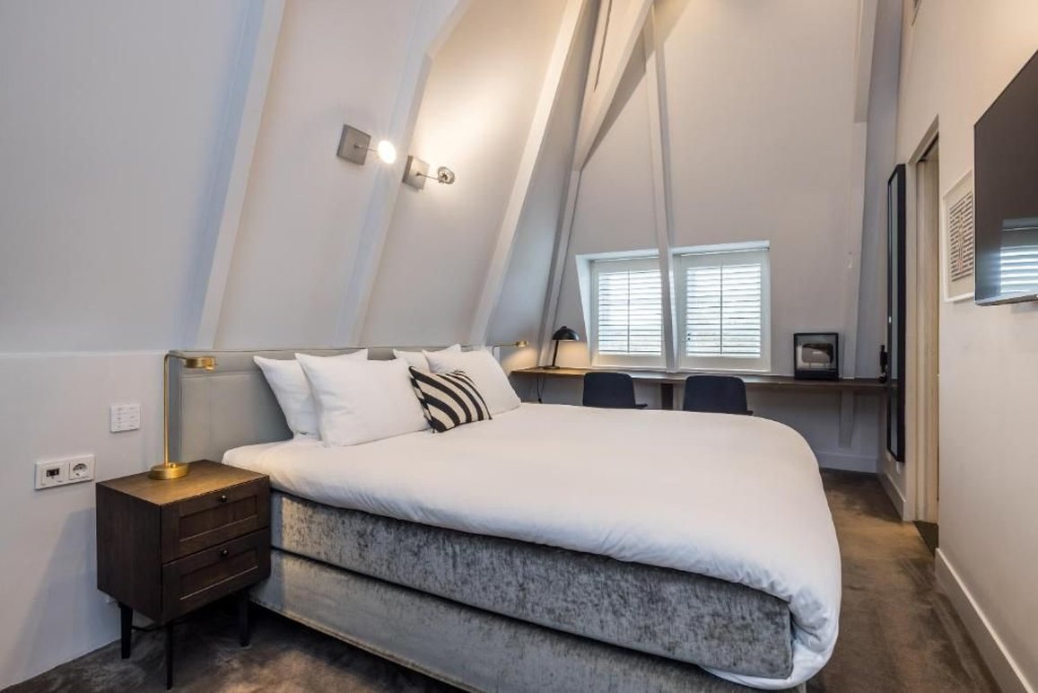 Grand, Deluxe, Double Bed