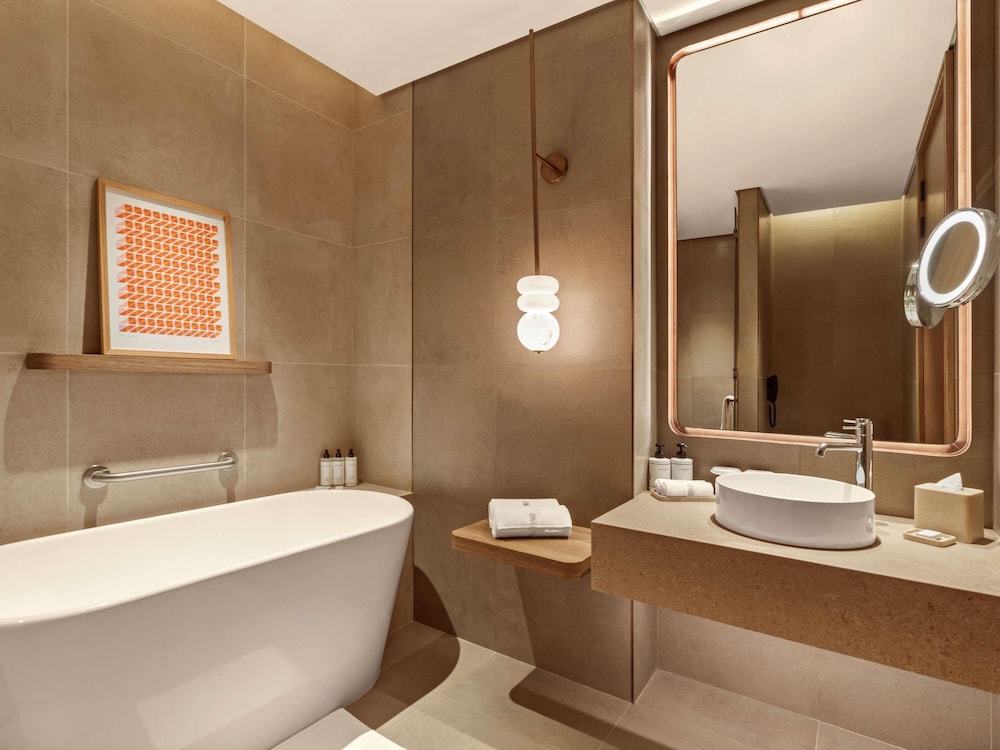 SO/RAS AL KHAIMAH ADULTS ONLY 13 53/55