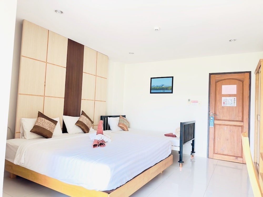 ROOM, TRIPLE