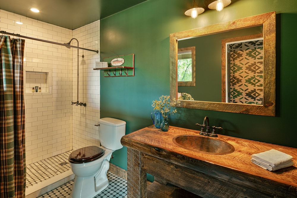 Urban Cowboy Lodge - Catskills 59/60