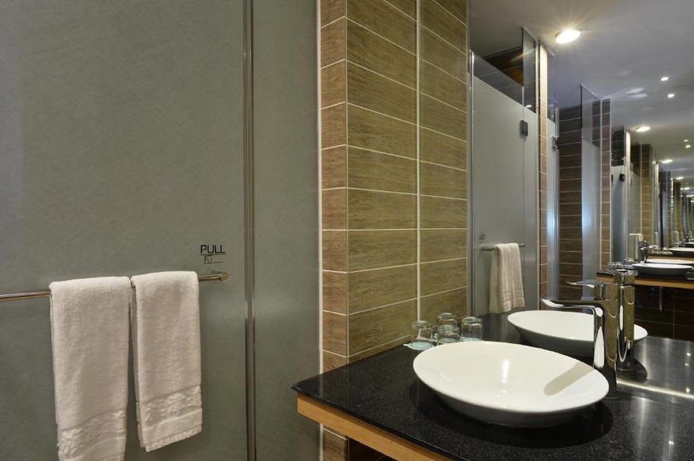 City, Classic, Quadruple, 2 Queen Beds، In Young Hotel 4/5
