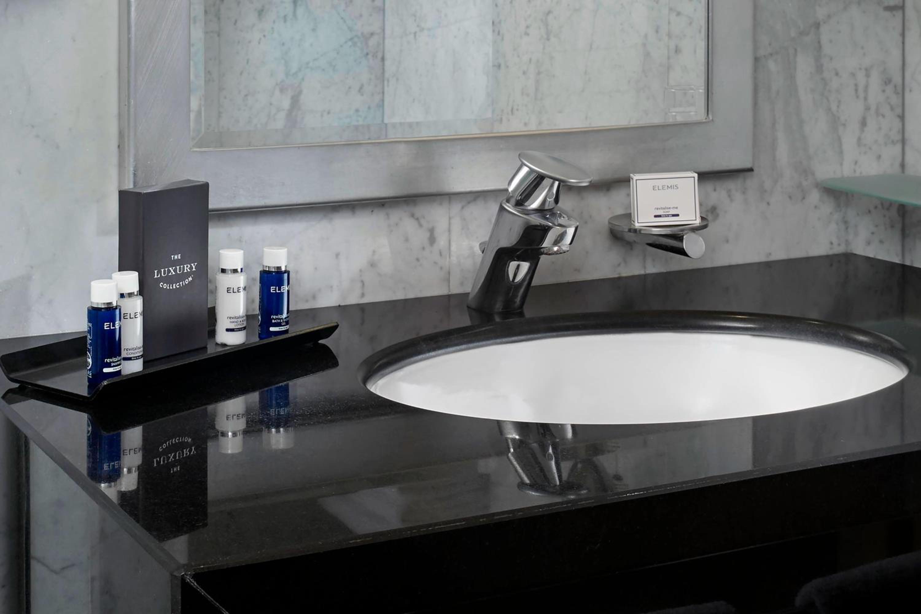 غرفة كلاسيكية بسرير كينج، The Park Tower Knightsbridge, a Luxury Collection Hotel, London 9/9