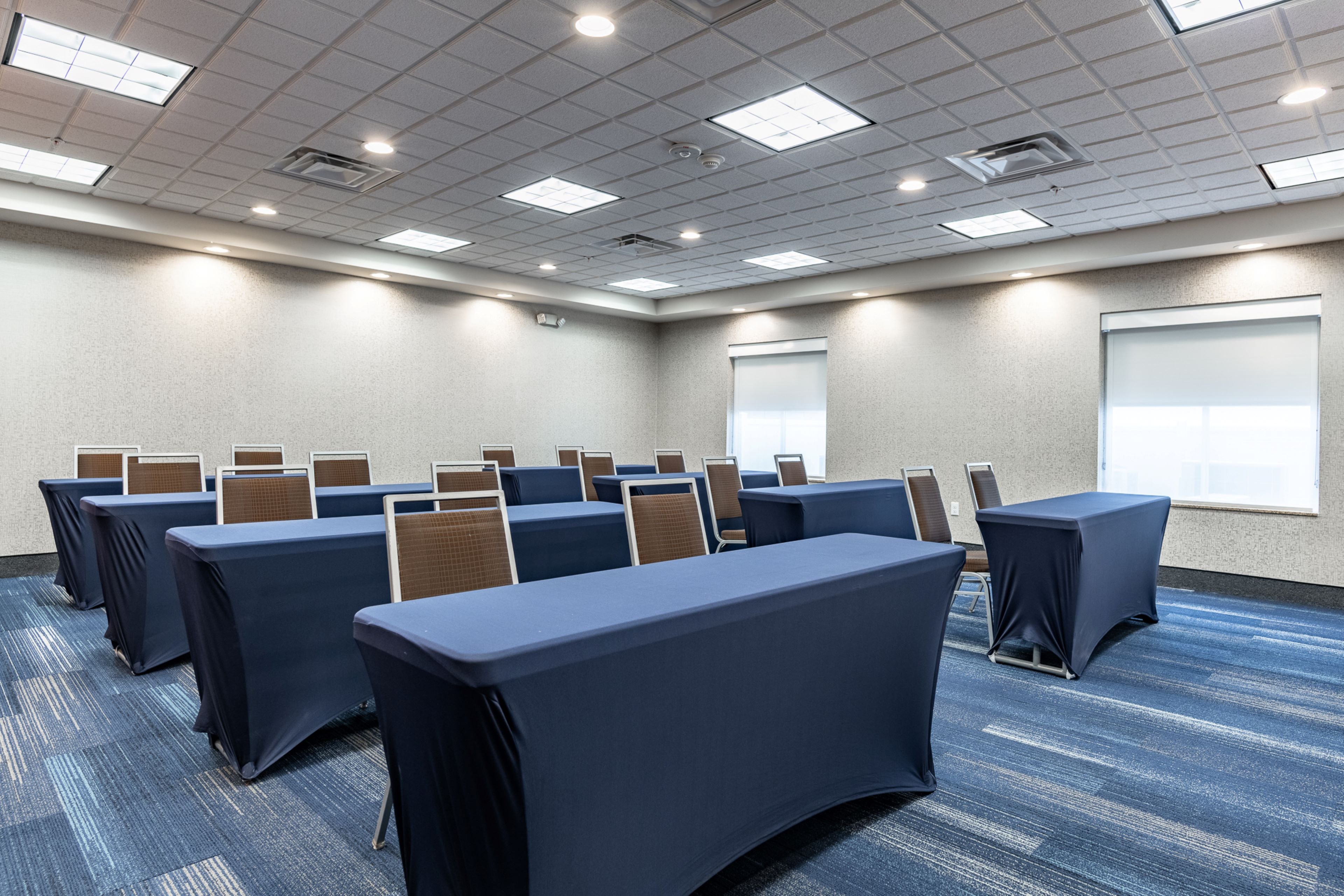 Holiday Inn Express & Suites New Martinsville 65/73