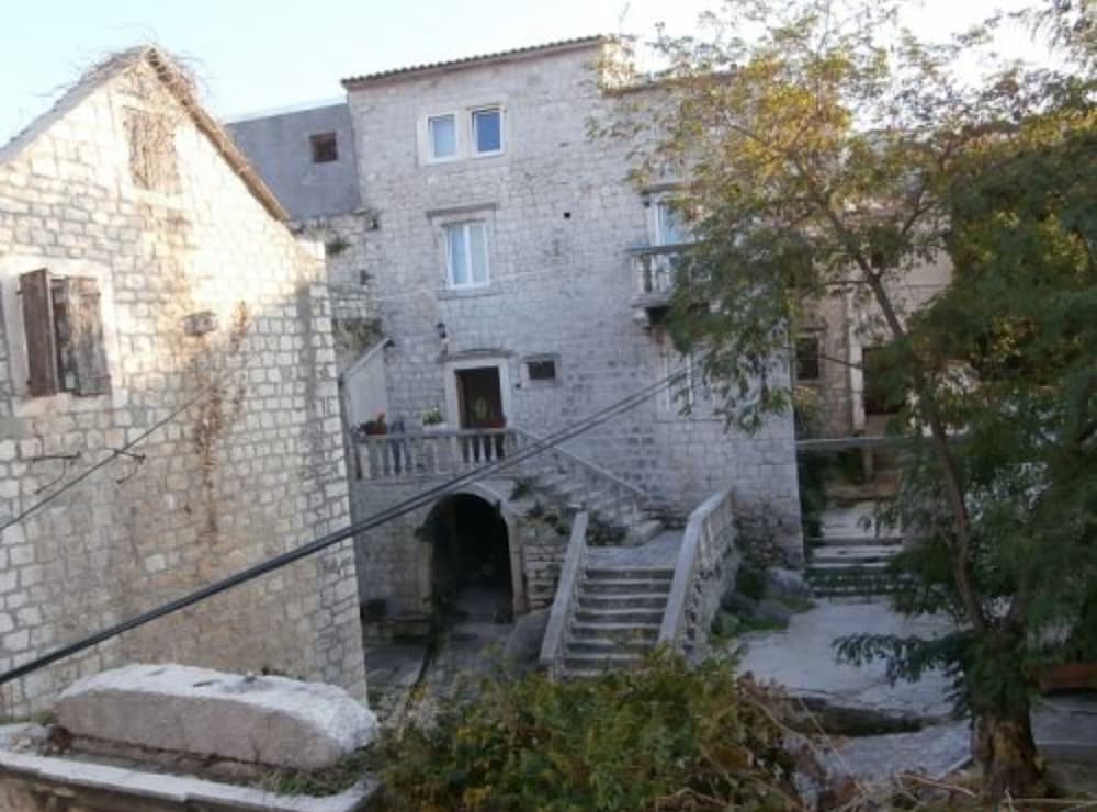 HOUSE KLAUDIJA 9/50