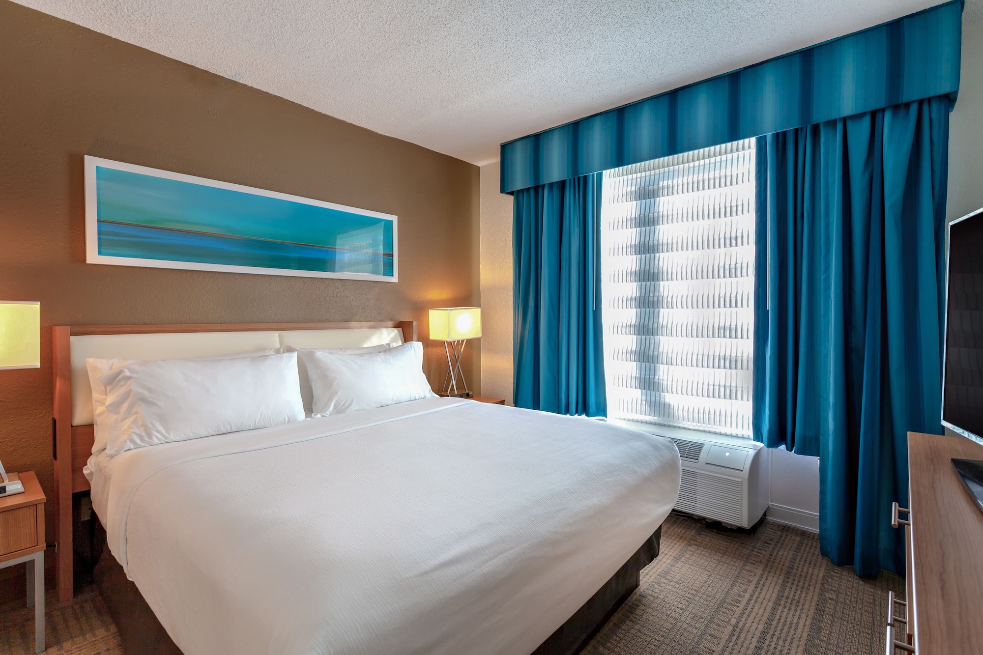 1 BEDROOM, SUITE