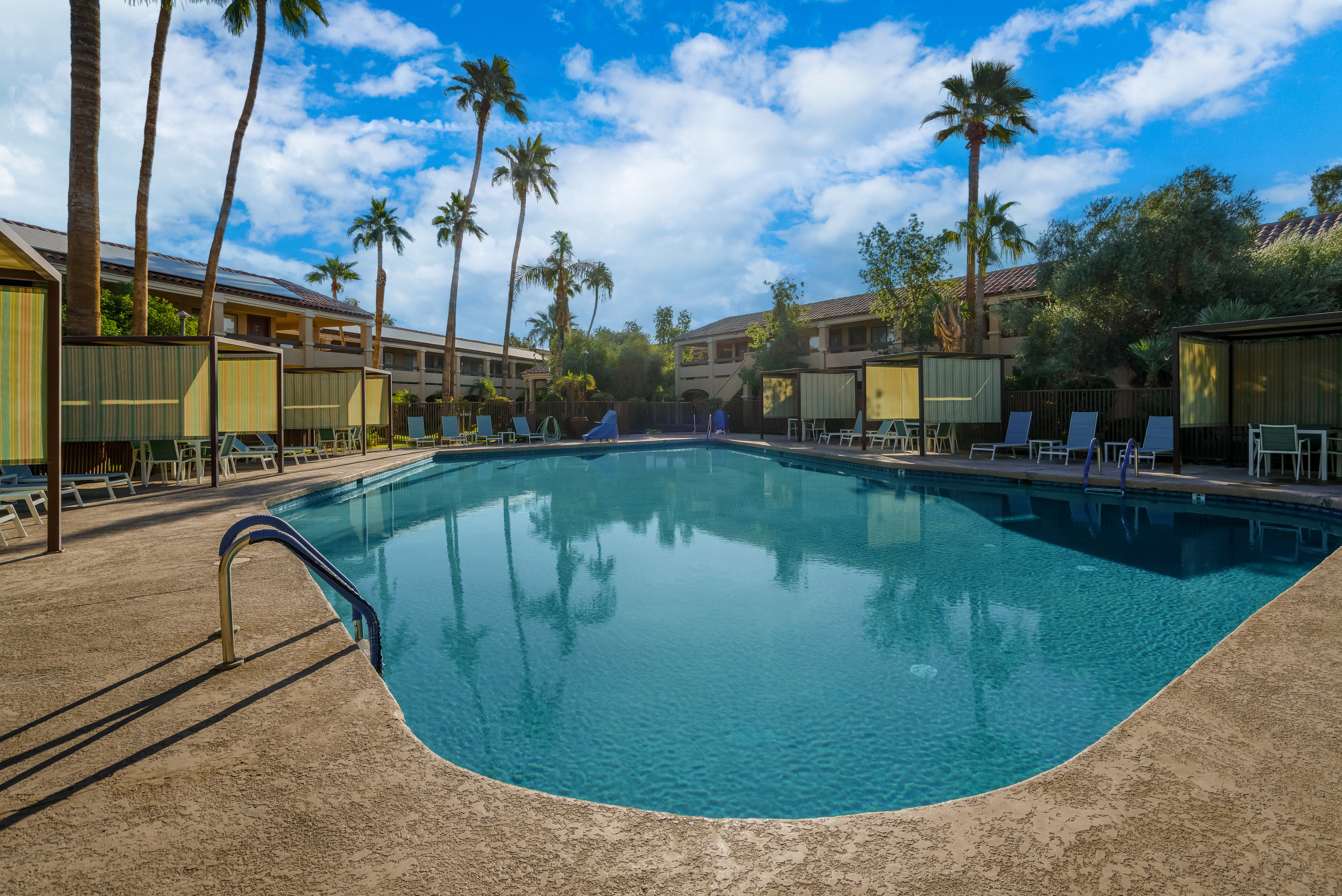 La Fuente Inn Suites 37/65