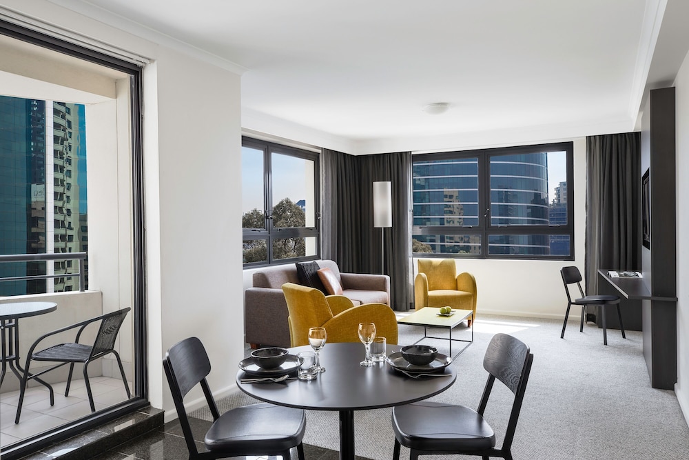 Mantra Parramatta 47/72