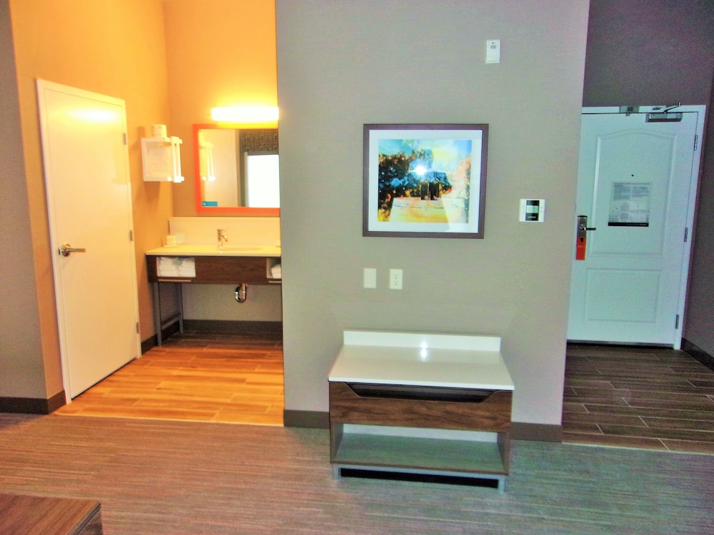 Hampton Inn & Suites Rohnert Park - Sonoma County 33/42