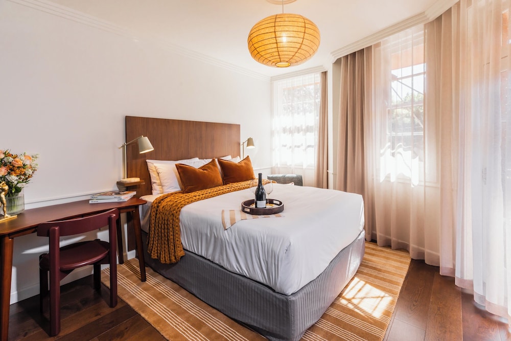 Suite, Queen Bed