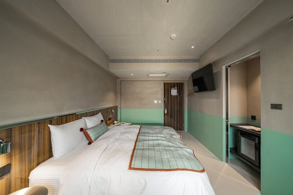 Oriental Hotel 12/50