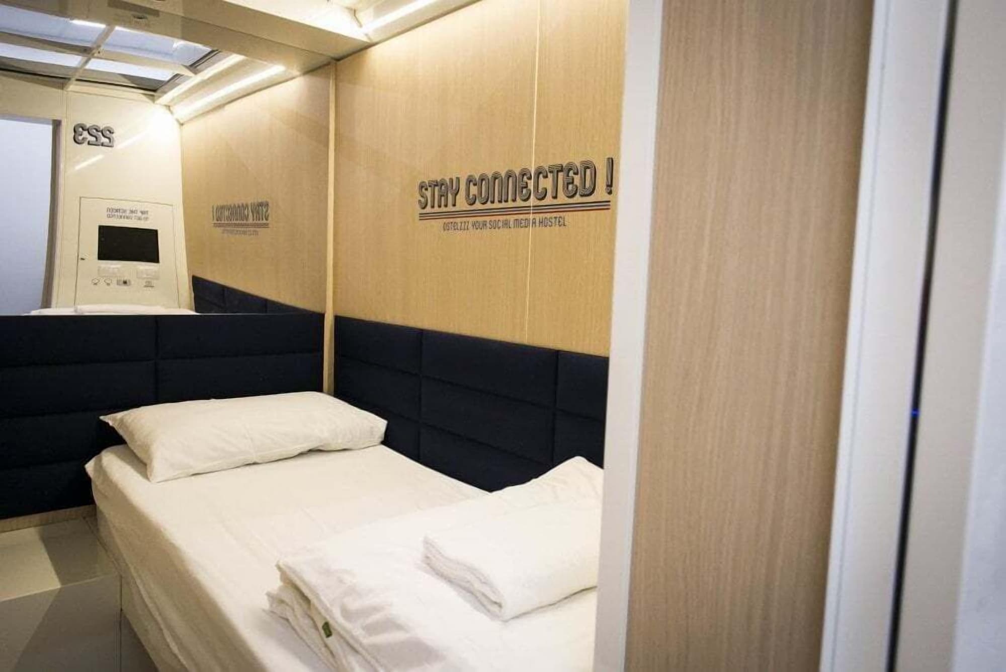 CAPSULE, FEMALE DORM, FEMALE ONLY, STANDARD