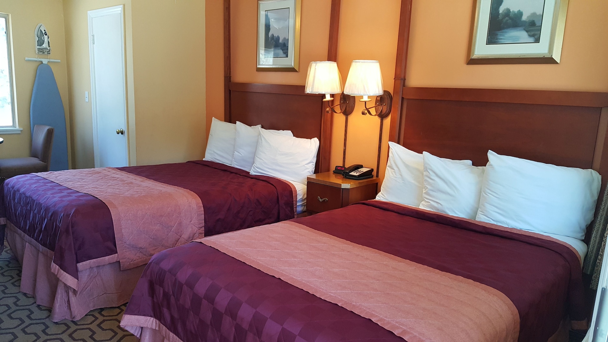 1 BEDROOM, APARTMENT, 3 QUEEN BEDS, KITCHEN