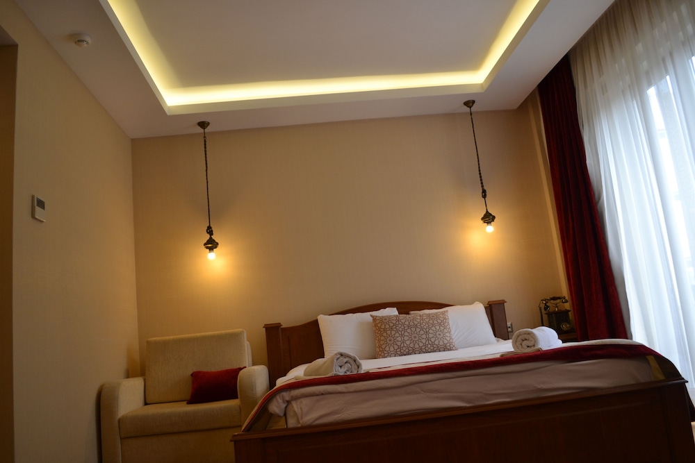 Lalinn Hotel 16/72