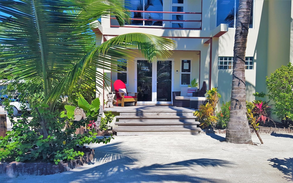 Tres Cocos Resort 60/67