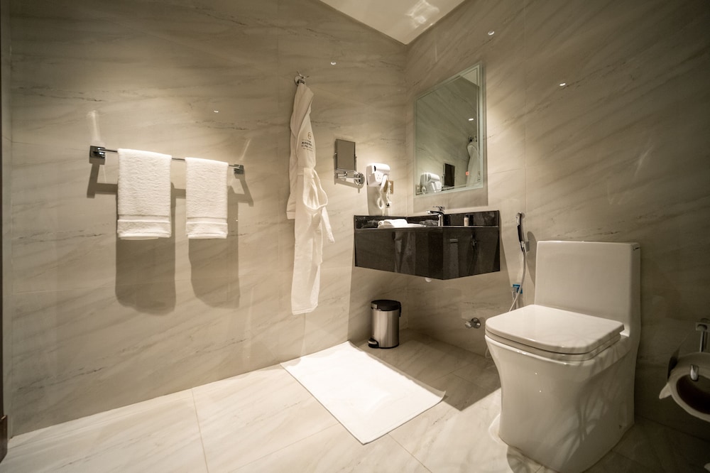 العنوان رزيدنس(Aleunwan Serviced Apartments) 52/53