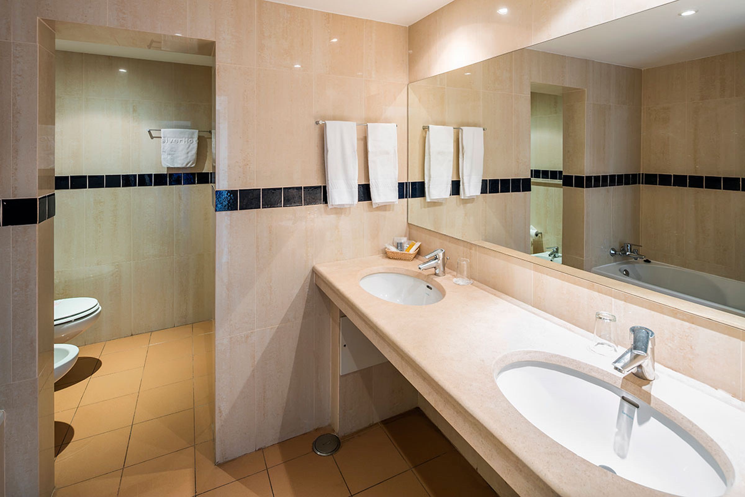 غرفة بسرير مزدوج أو سريرين منفصلين بإطلالة على المدينة، Boa Vista Hotel & Spa - Adults Only 2/2