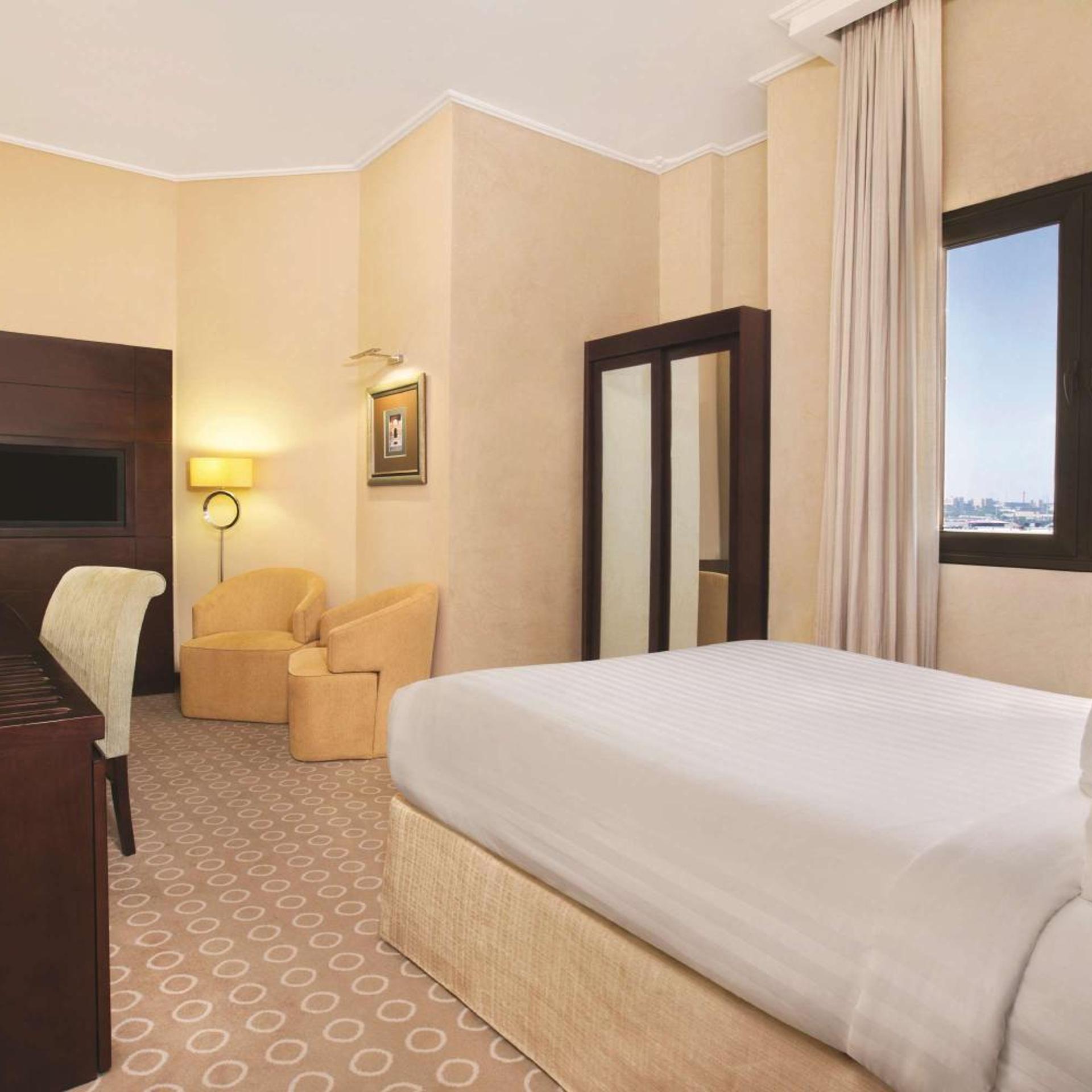 1 BEDROOM, SUITE, KING BED