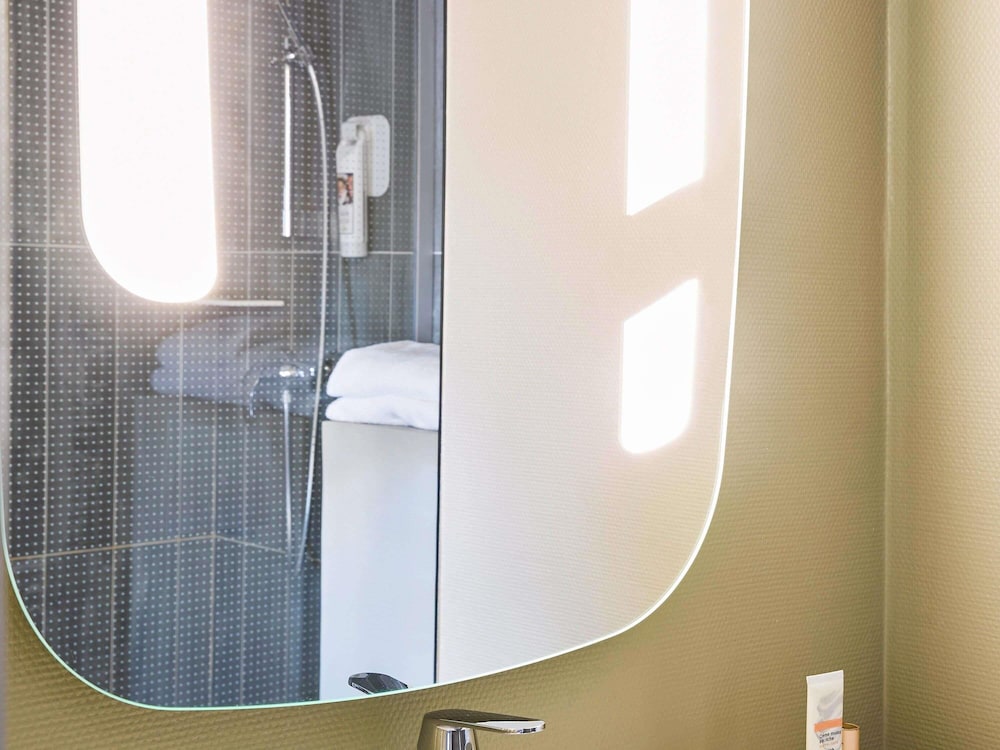 Ibis Paris Canal Saint Martin 68/69