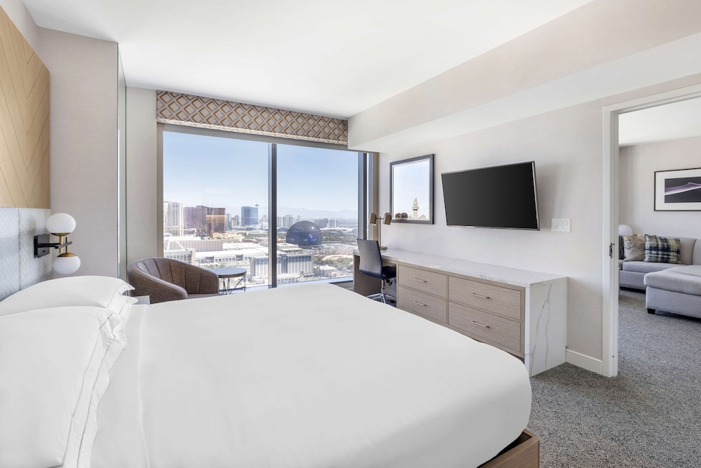 1 BEDROOM, GRAND, SUITE, KITCHEN