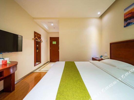 Queen Room No Window