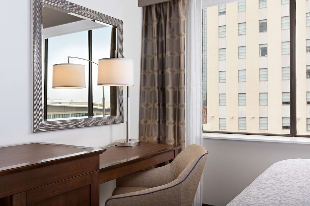 Hampton Inn Suites Dallas Downtown 11/83