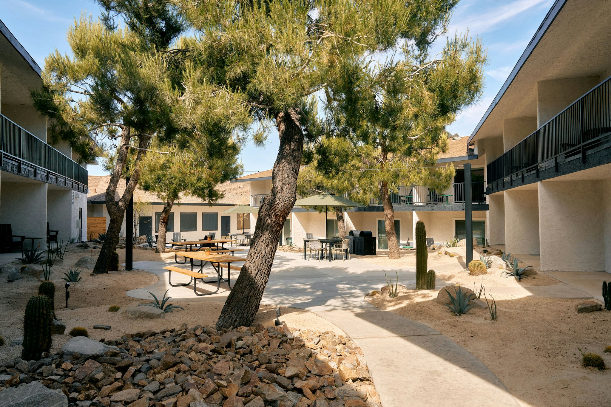 Yucca Valley/Joshua Tree Hotel 50/58