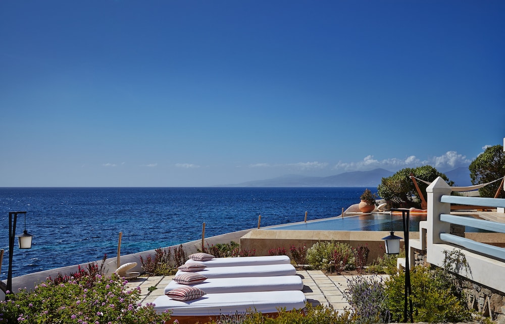Belvedere Waterfront Villa and Suites 29/49